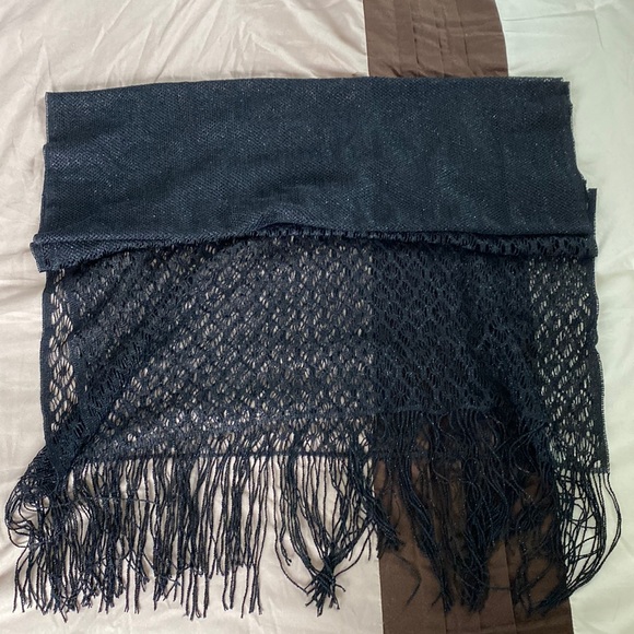 Accessories - Black style scarf/wrap